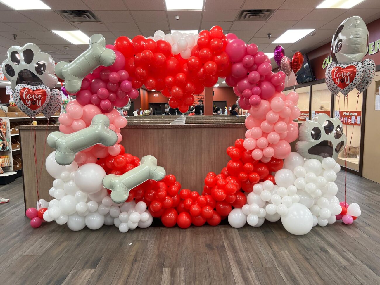 "I Love You With All My Paws" Balloon Arch