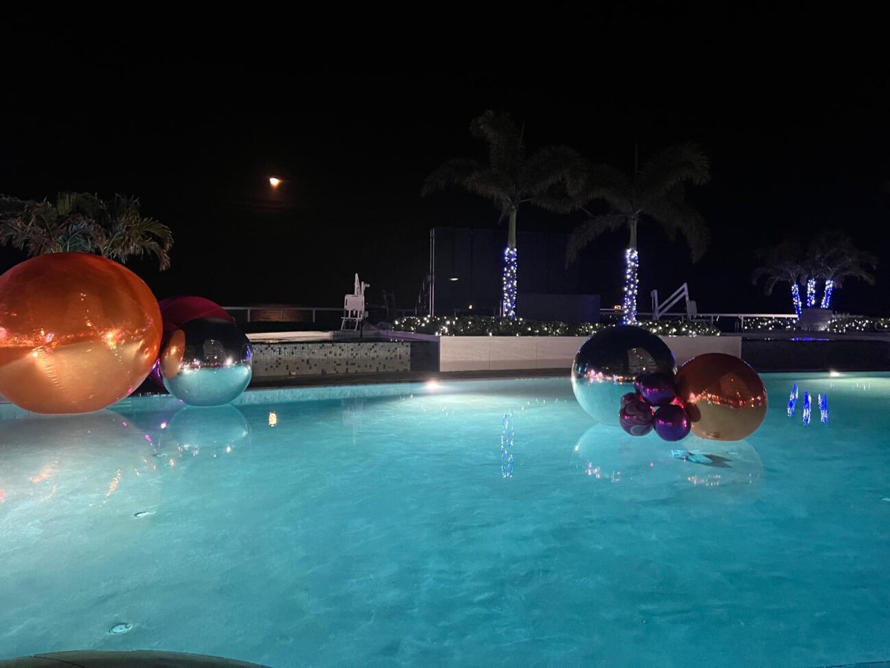 Pool Decor Spheres – 12 Units - Image 2